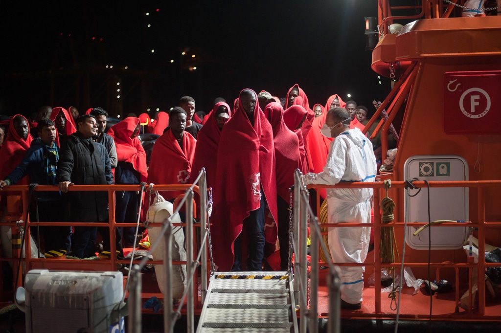 Des migrants sauvés le long de la route entre le Maroc et l'Espagne arrivent à Malaga, en Espagne, le 20 juillet 2019. (Jesus Merida, Sopa Images / LightRocket / Getty Images)