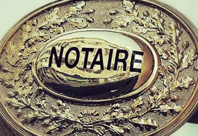 Dès le 1er avril 1959, Sékou Touré interdit les métiers d'd'avocat, de notaire et de huissier