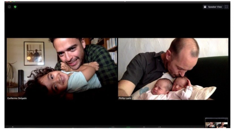 Une photo de Phillip Lühl (à droite) et de son mari Guillermo Delgado avec leur famille. Photo tirée de leur pétition avec permission.