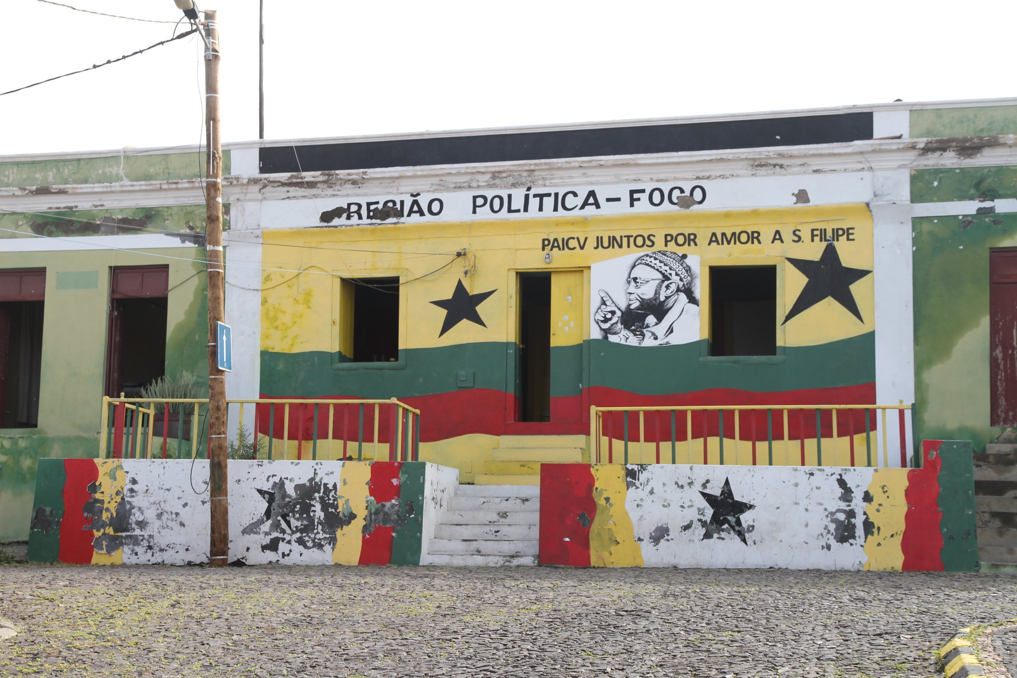 Le siège du parti PAICV à São Filipe, Fogo, Cap-Vert.. Via Flickr Travel Aficionado, 2013 (CC BY-NC 2.0)